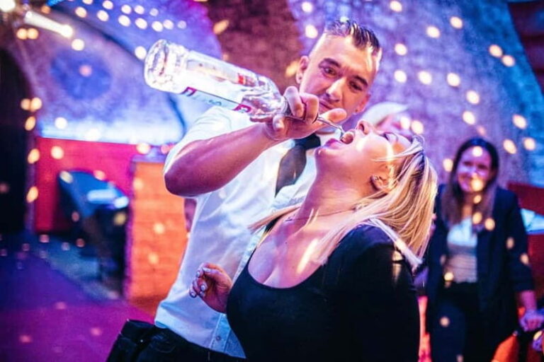 Vienna: Guided Pub Crawl with Club Entry - Detailed Breakdown of the Itinerary