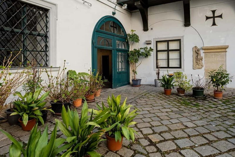 Vienna: Hidden courtyards Guided walking tour - The Sum Up