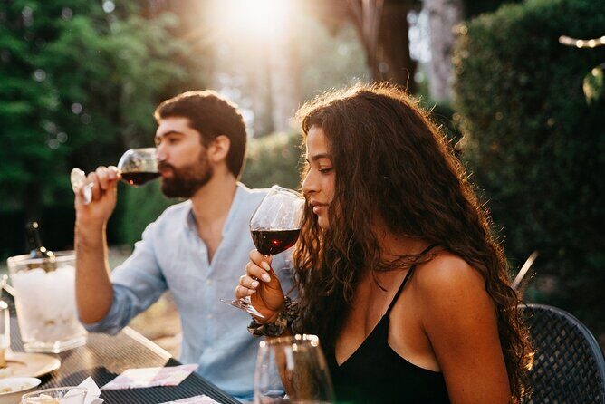 Vino Voyage Niagara Wine Country Bus Tour - Stop 1: Niagara-on-the-Lake