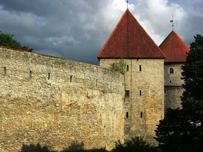 Walking tour in Tallinn Old Town - An In-Depth Look at the Tour Experience