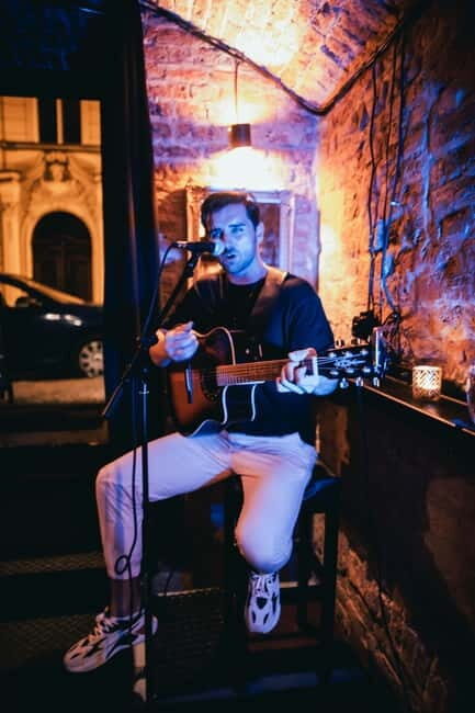 Wednesday Night Live Music with Cocktails - What to Expect from the Experience