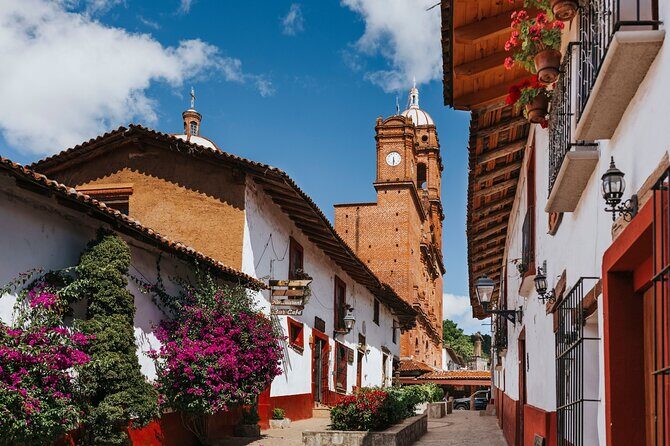 Wind TOUR: Mountains, Forests, Enigma Stones and Coffee Farms - Transportation and Group Dynamics