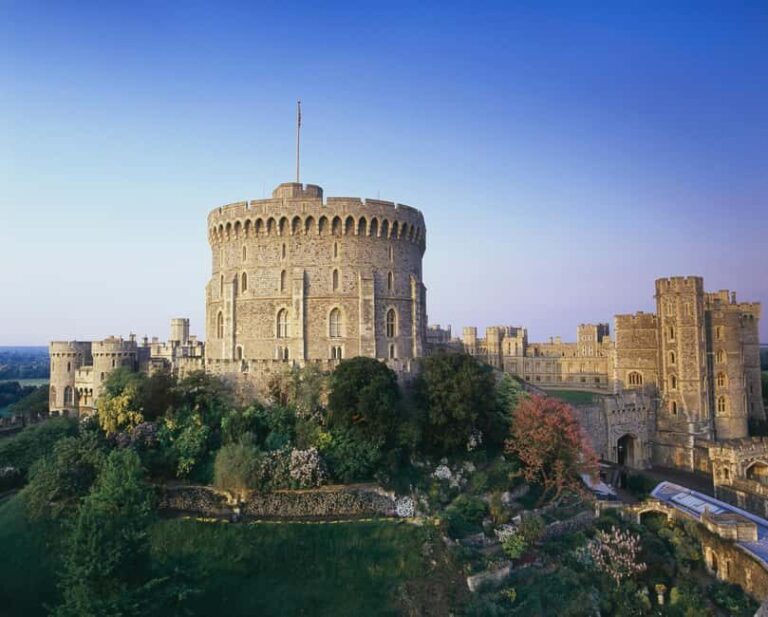 Windsor Castle with Pub Lunch and Private Transfer - What Makes This Tour Stand Out?