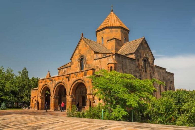 Yerevan: Echmiatsin St. Hripsime/Gayane, City tour Zvartnots - The Heart of Armenian Christianity: Mother Cathedral of Holy Echmiadzin
