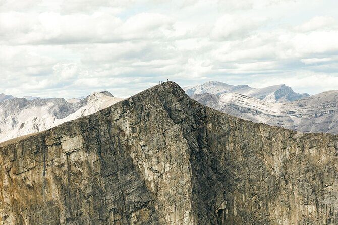 30 Minute Helicopter Tour over Lake Minnewanka, Banff - The Scenic Highlights
