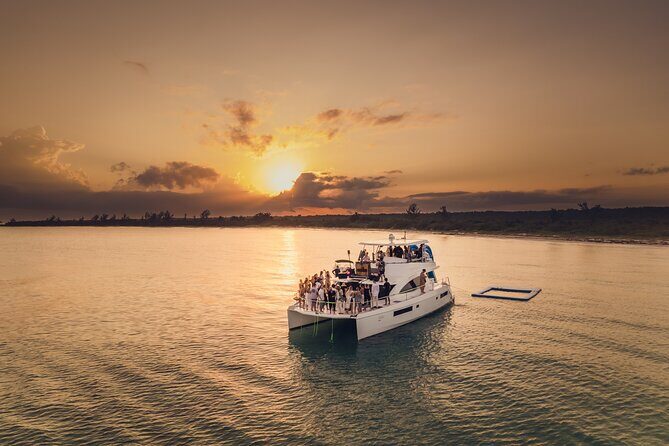 All Inclusive Cancun Party DJ Evening Beat in 51' Leopard - What Makes This Tour Stand Out?