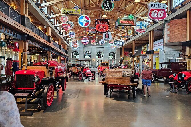 Calgary City Tour and Yamnuska Wolfdog Sanctuary Private Tour - In-Depth Look at the Itinerary