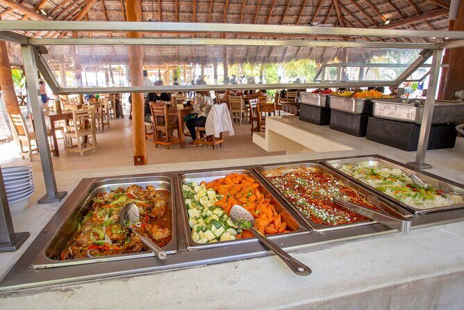 Catamaran family friendly Tour to Isla Mujeres with lunch - Group Size and Logistics