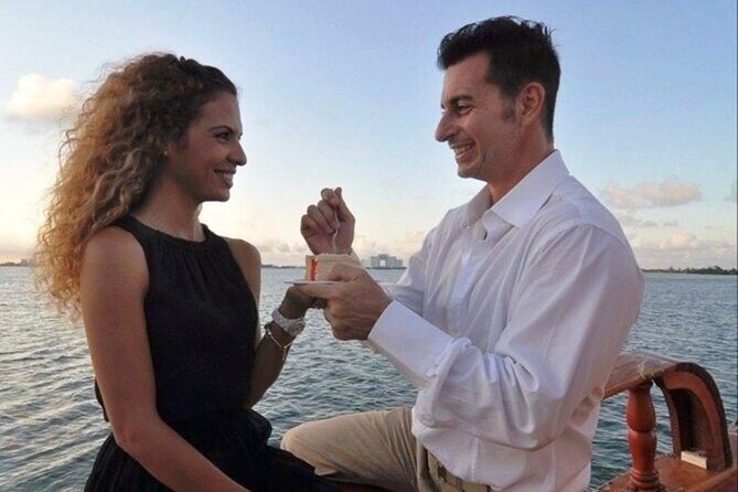 Couples Night, Romantic Sunset in Lagoon Nichupte & Live Music from Cancun - FAQs