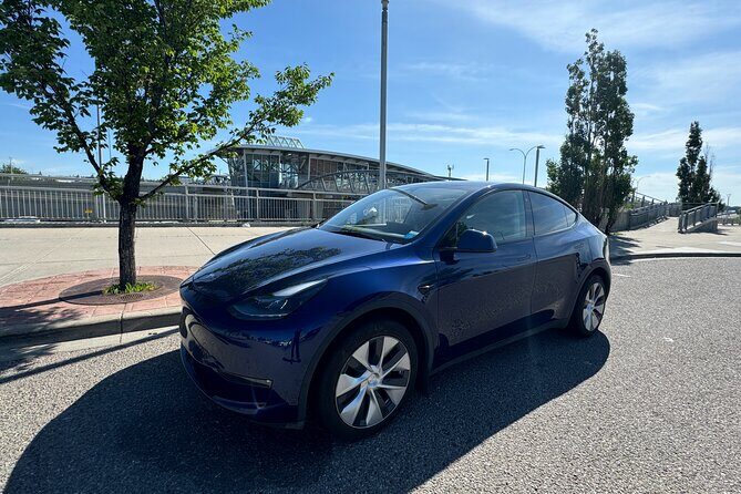 From Banff: Hassle-free Private Transfer to Calgary YYC Airport - Vehicles and Comfort