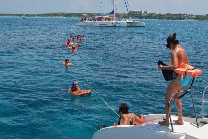 Full-Day Catamaran Tour to Isla Mujeres from Cancun with Lunch - Who Is This Tour Best For?