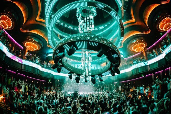 Las Vegas Club Crawl with Party Bus and Free Drinks - Transportation and Group Size