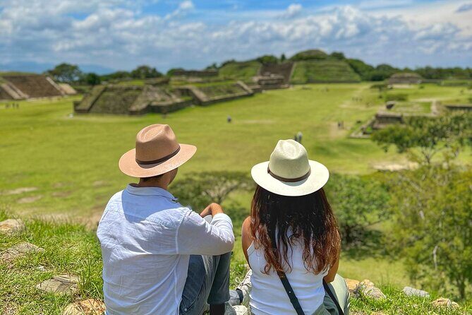 Monte Alban, Alebrijes, Mezcal, Teotitlan and Tule Tree Tour - Sipping Tradition: Mezcal at El Rey de Matatlán