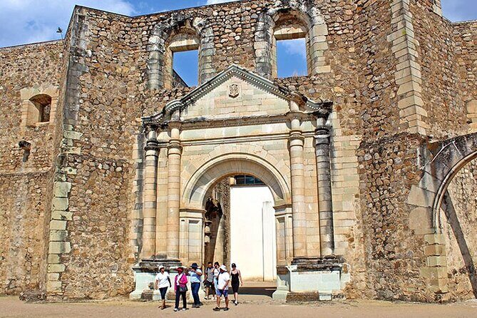 Montealban Tour - The Guide and Group Dynamics
