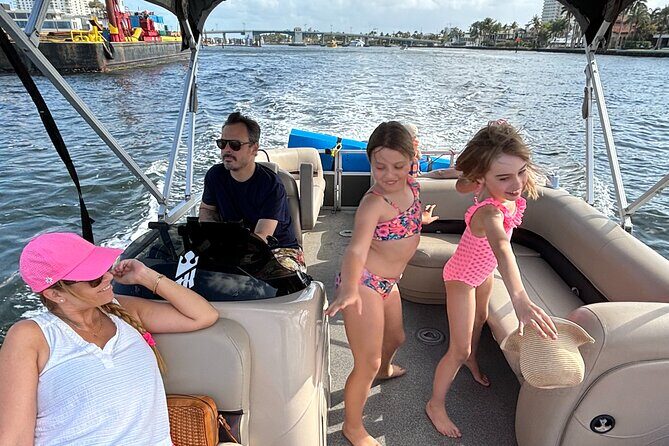 Pontoon Boat 26ft (12pp/115Hp) - Hollywood - FLL - SunBoat rental - Authentic Feedback from Past Travelers