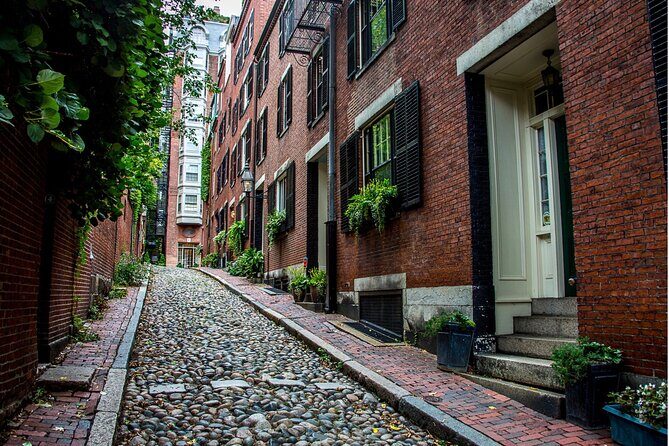Private driving tour of Boston groups of 5-6 - The Neighborhoods and Landmarks: A Closer Look