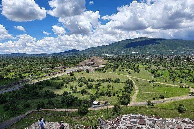 Private Tour Pyramids of Teotihuacán and Guadalupe Basilica up to 4 people - An Overview of the Tour Experience