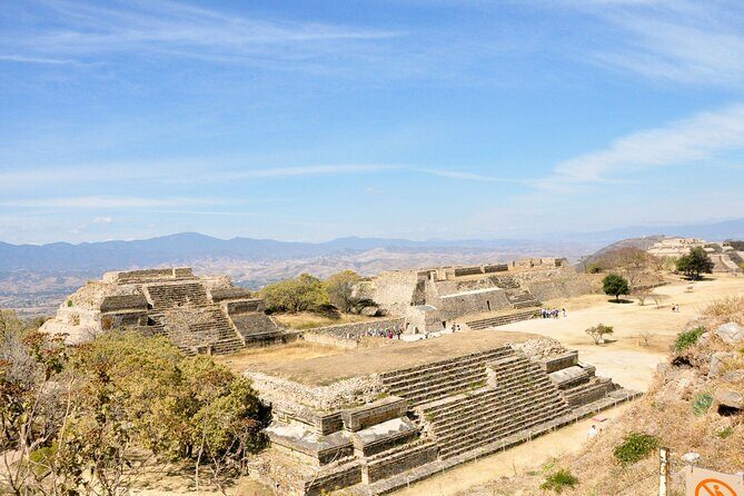 Tour to the archaeological zone Monte Alban - Practicalities: Transportation, Group Size, and Timing