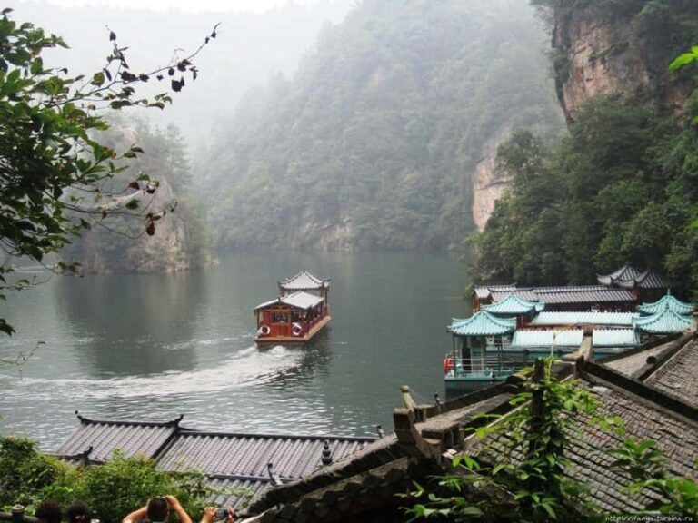 1-day mini tour in Zhangjiajie: Baofeng Lake + Glass Bridge - Detailed Breakdown of the Experience