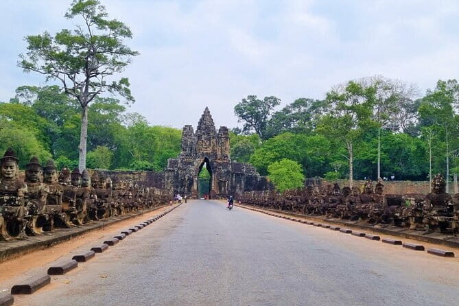 2 Day Cambodia Private Guided Tour in Angkor Temples - Who Should Consider This Tour?