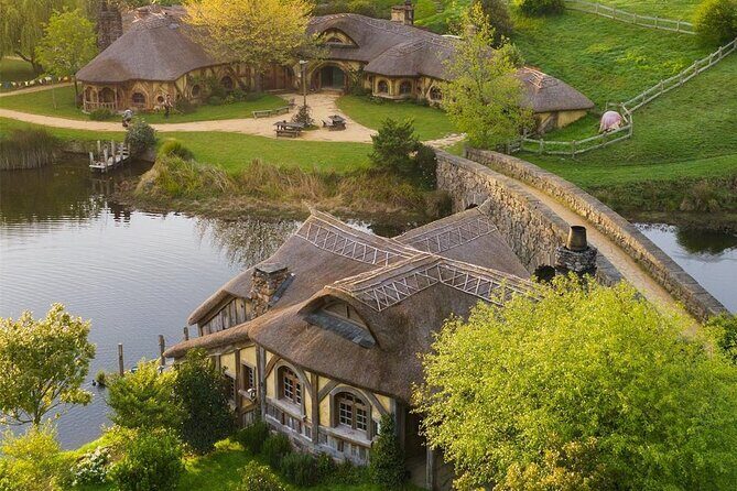 2 Day Hobbiton Waitomo Caves Raglan Private Tour from Hamilton - Who Is This Tour Best For?