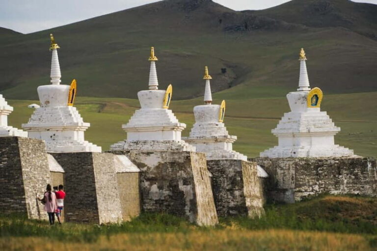 2 Day / Visit Khar kharom and Elsen tasarkhai sand dune - Who Is This Tour Best For?