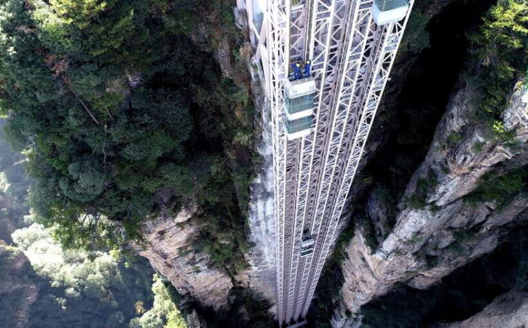 2-Day Zhangjiajie Tour Including Yuanjiajie Mountains - Exploring the Zhangjiajie Landscape: A Detailed Breakdown