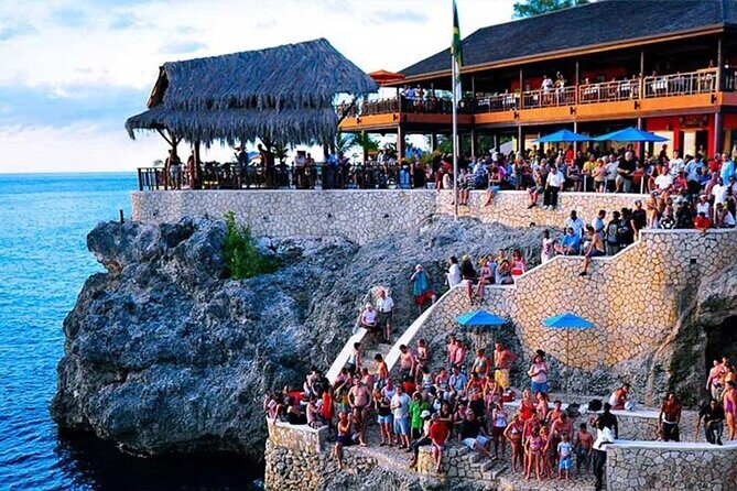 7Mile Beach/Ricks Cafe Tour with Free Shopping from Montego Bay - The Journey to Negril: Setting the Scene