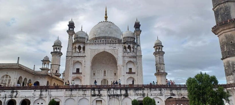 A Day Tour of Ajanta & Ellora Caves with Bibi Ka Maqbara - Exploring Ellora Caves: A Masterpiece of Rock-Cut Architecture