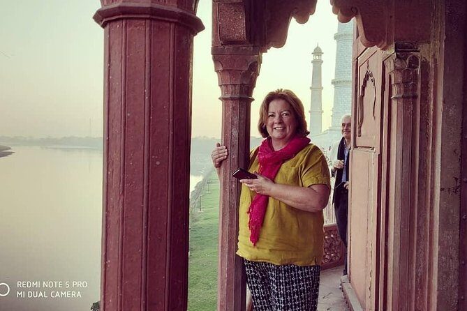 Agra Sightseeing & Shopping Tour by Private Car with Guide - Stop 1: The Taj Mahal