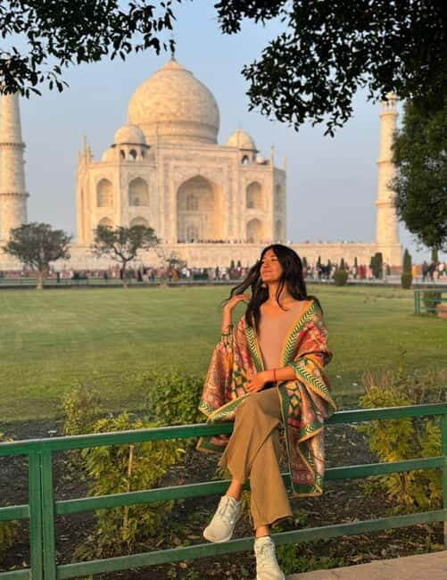 Agra: Taj Mahal Guided Tour with Photographer & Rental Saree - Why This Tour Offers Great Value