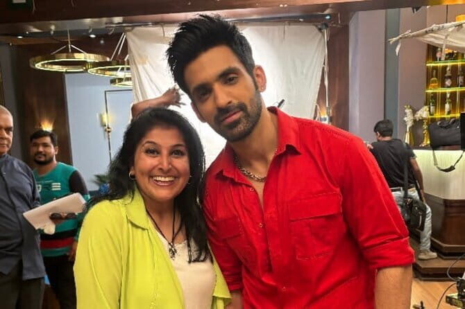 All in One Mumbai City, Slum & Bollywood Tour with Transport - Exploring the Mumbai Landmarks