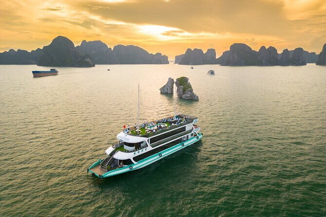 Amethyst Daily Cruise - 1 Day Luxury Halong Bay Tour from Hanoi - The Food and Drink Experience