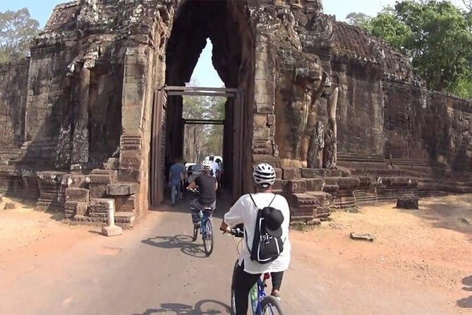 Angkor Temple Bike Tour from Siem Reap Inclusive of Lunch - The Sum Up