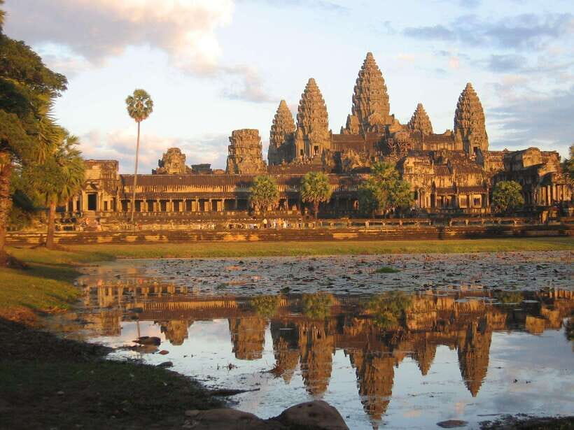 Angkor Wat: Small-Group Tour with Balloon Ride and Lunch - Balancing the Experience: Pros and Cons