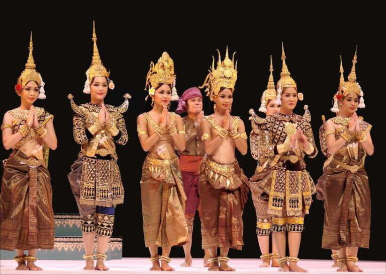 Apsara Dance Show with Dinner by Tuk-Tuk Roundtrip Transfer - Who Will Love This Experience?