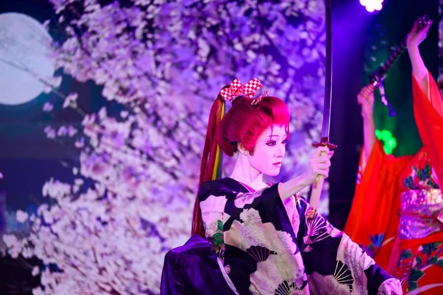 Asakusa, Tokyo: Traditional Japanese Dance Show with Sake - Who Will Love This Tour?