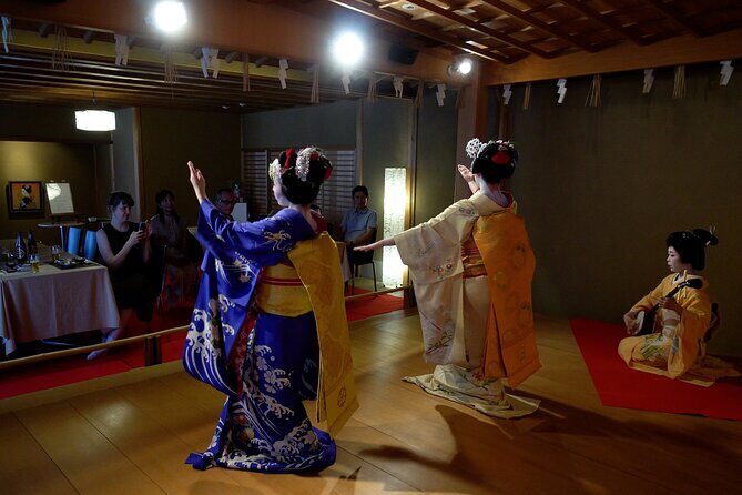 Authentic Maiko ExperienceKyoto Lunch (Free drink) at Noh Stage - Analyzing the Value  