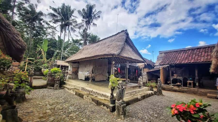 Bali: Ancient Balinese Houses and Mengening Temple Tour - Evaluating the Value