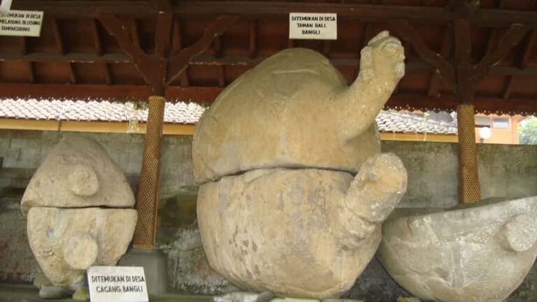 Bali: Archeology Museum, Gunung Kawi & Goa Gajah Temple Tour - Starting the Day: Tirta Empul Temple