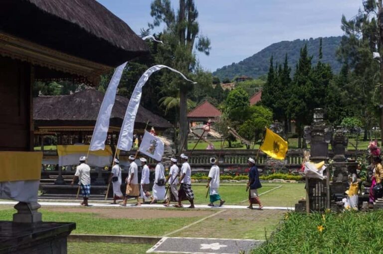 Bali: Hidden Highlands, Sacred Lakes & Authentic Munduk - Practical Details and What to Expect