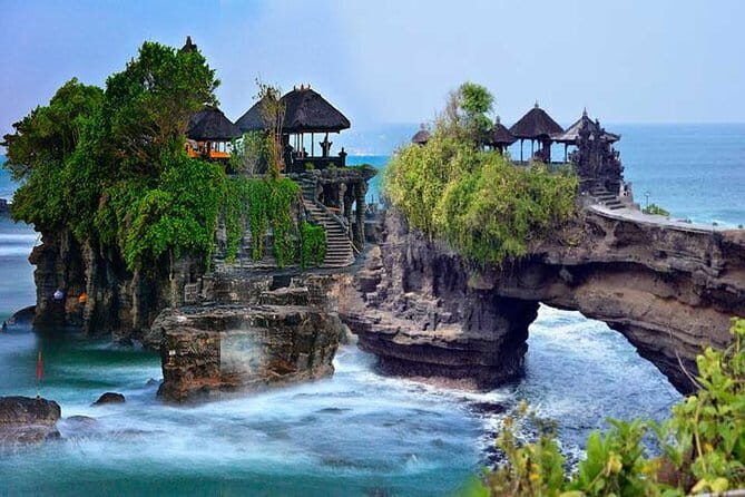 Bali ICONIC Spot Handara Gate-Lake Temple-Hidden Gems-Tanah Lot - Second Stop: Ulun Danu Beratan Temple – A Photographic and Spiritual Icon