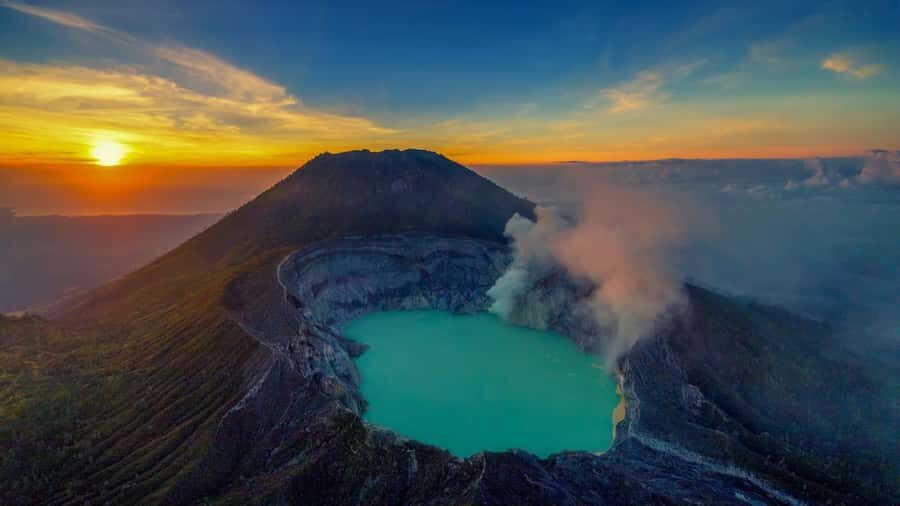 Bali: Mount Bromo, Ijen, and Tumpak Sewu Waterfall 4D3N Trip - Day 3: The Blue Fire of Mount Ijen and the Acidic Lake  