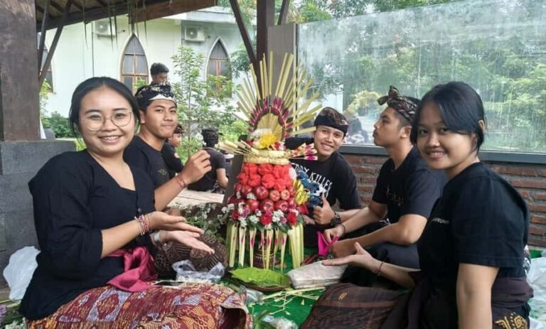 Bali: Sanur Making Gebogan offering Fruit Balinese Class - The Sum Up
