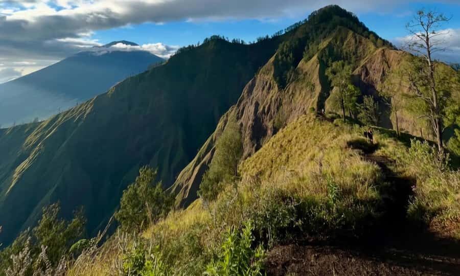 Bali Trunyan Hill Sunrise Hike with Lake Batur Views - Reaching the Summit: A Panoramic Wonderland