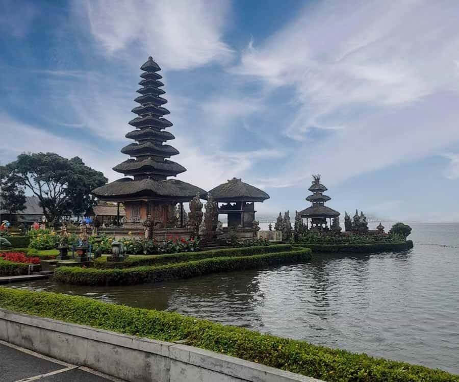Bali: Ulun Danu Beratan Temple, Waterfall & lake view tour - Twin Lake Viewpoint: Breathtaking Highlands Panorama