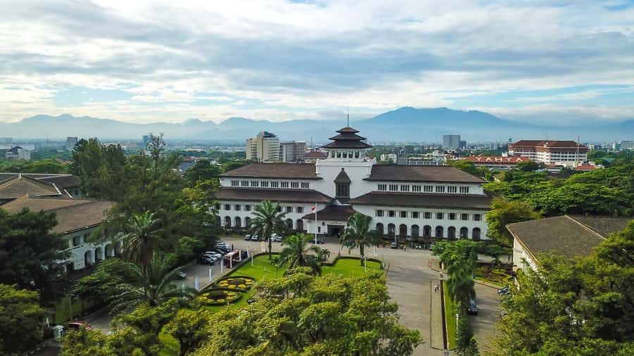 Bandung Cultural Walk: Riverfront to Market Streets - What to Expect: The Experience on the Ground