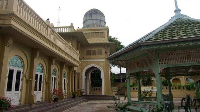 Bangkok: City & Muslim Landmark Tour with Halal Lunch - Practical Details and What to Expect