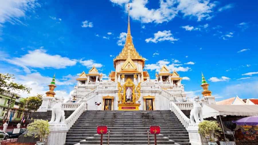 Bangkok: Half-Day Tuk Tuk Tour with Wat Yannawa & Chinatown - Meeting Point and Accessibility