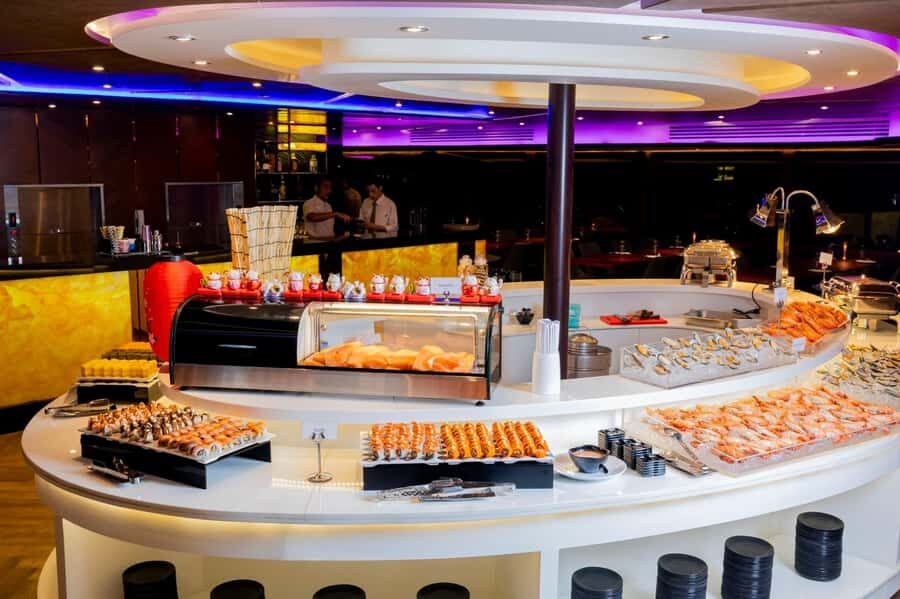 Bangkok: Opulence Luxury Buffet Dinner Cruise with Live Band - Setting the Scene: The Cruise and Its Atmosphere